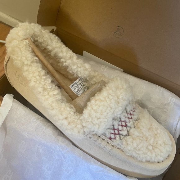 Ansley UGG Braid Slippers - Picture 4 of 7